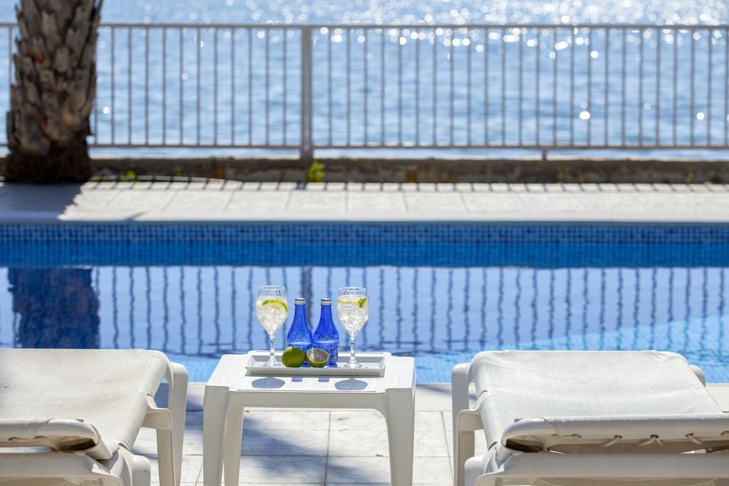 Meneou Beachfront Villa Sunset Perivolia Kamer foto