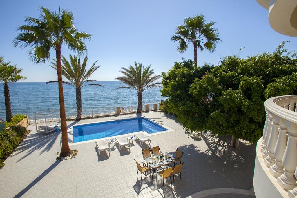 Meneou Beachfront Villa Sunset Perivolia Kamer foto