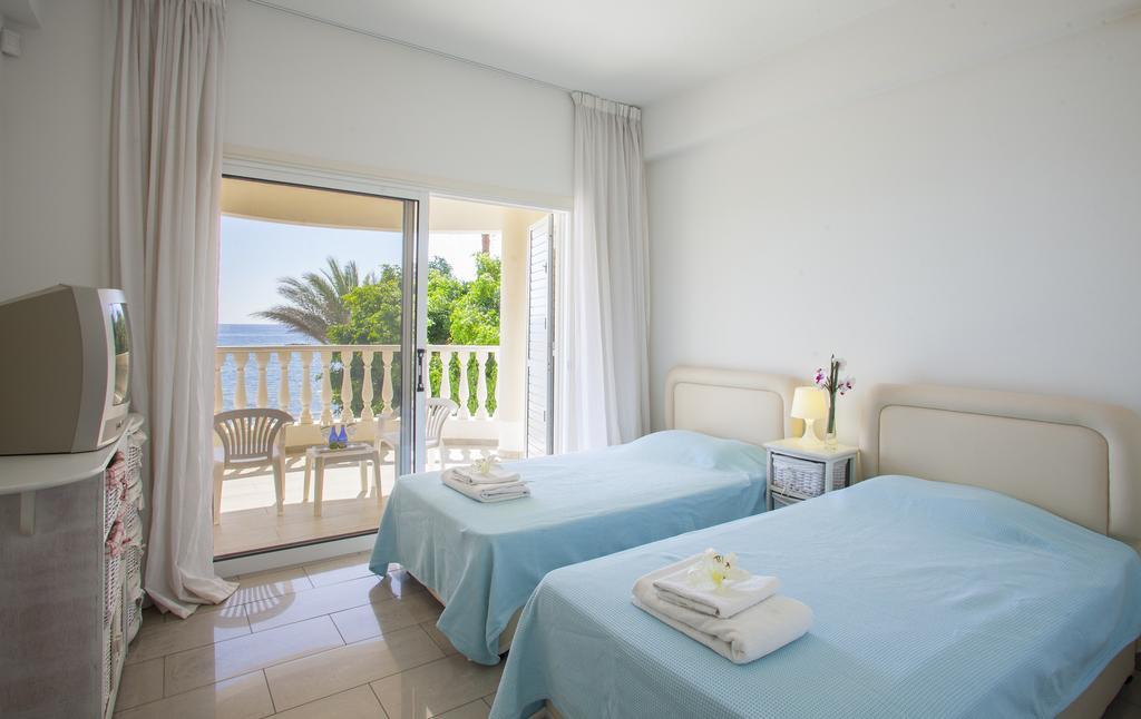 Meneou Beachfront Villa Sunset Perivolia Kamer foto