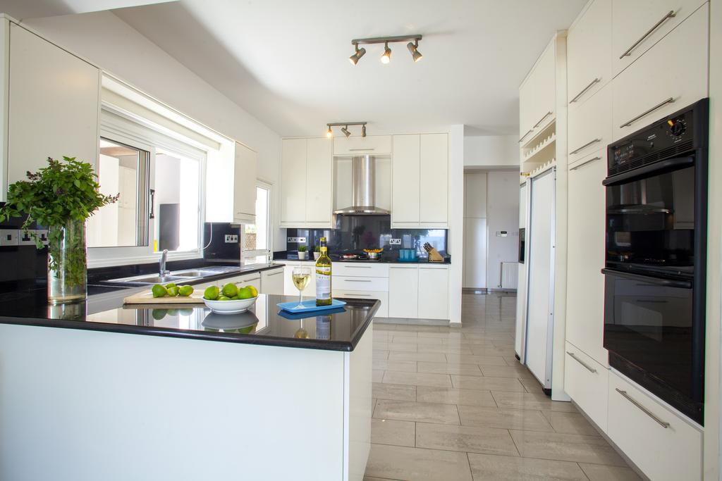 Meneou Beachfront Villa Sunset Perivolia Kamer foto