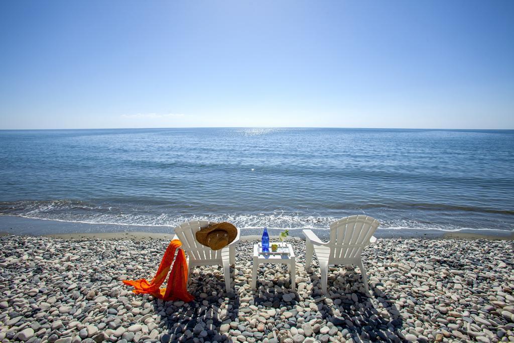 Meneou Beachfront Villa Sunset Perivolia Kamer foto