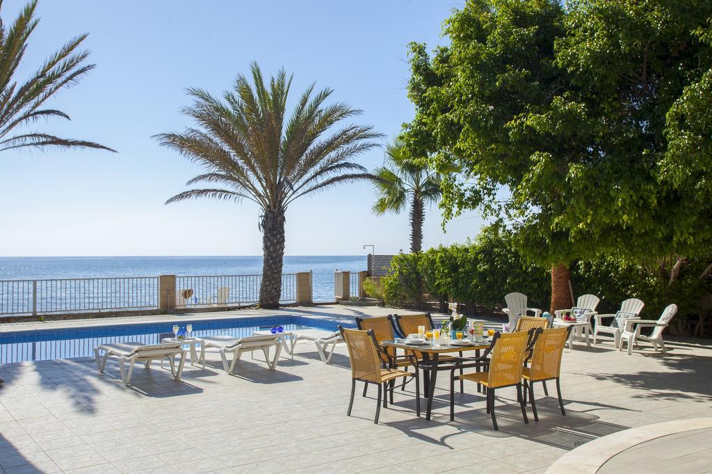 Meneou Beachfront Villa Sunset Perivolia Kamer foto