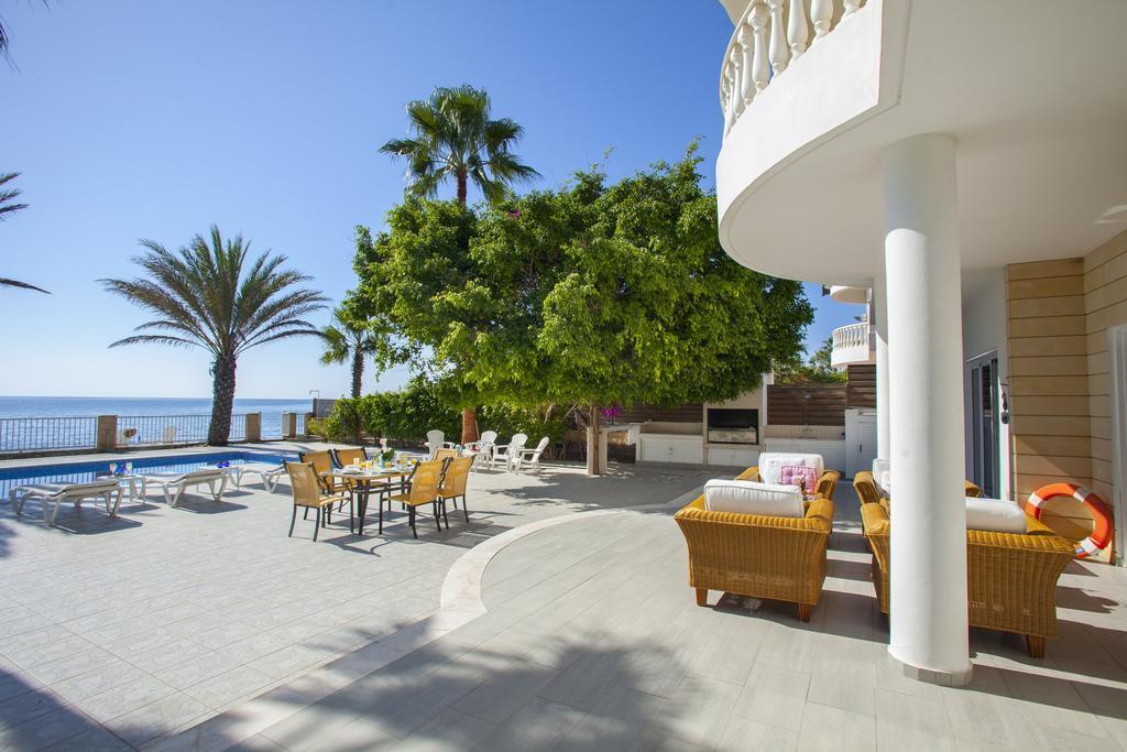 Meneou Beachfront Villa Sunset Perivolia Kamer foto