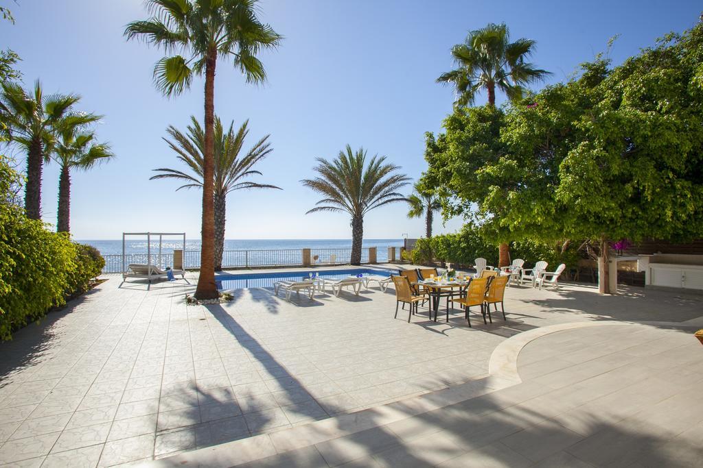Meneou Beachfront Villa Sunset Perivolia Kamer foto