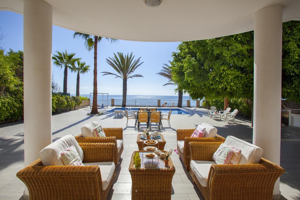 Meneou Beachfront Villa Sunset Perivolia Kamer foto