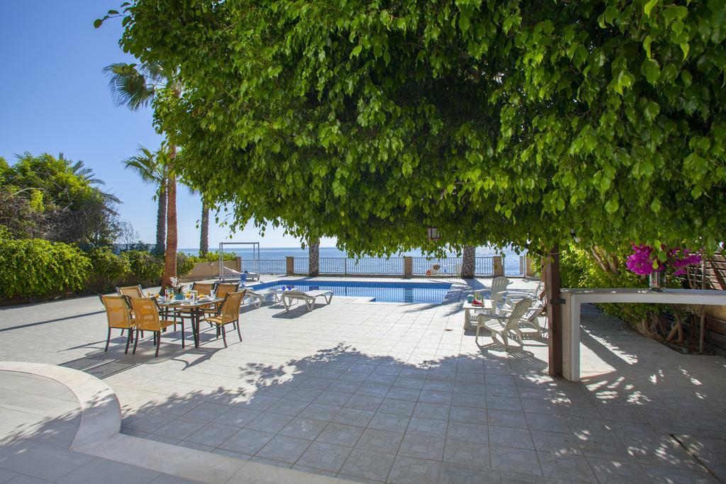 Meneou Beachfront Villa Sunset Perivolia Kamer foto