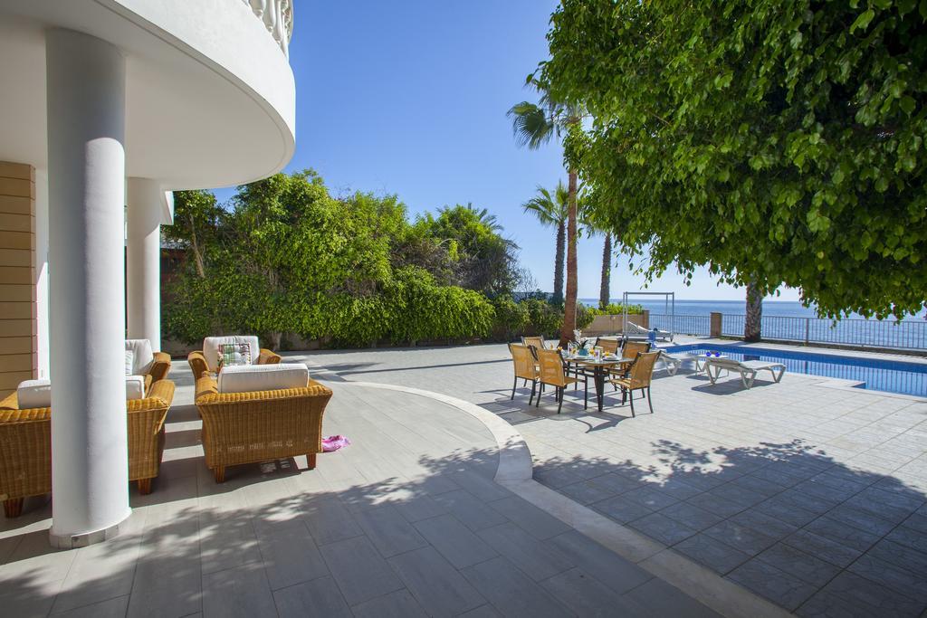 Meneou Beachfront Villa Sunset Perivolia Kamer foto